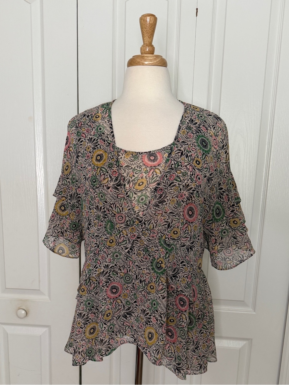 Cabi #5344 poet floral print flutter sleeve top blouse -M